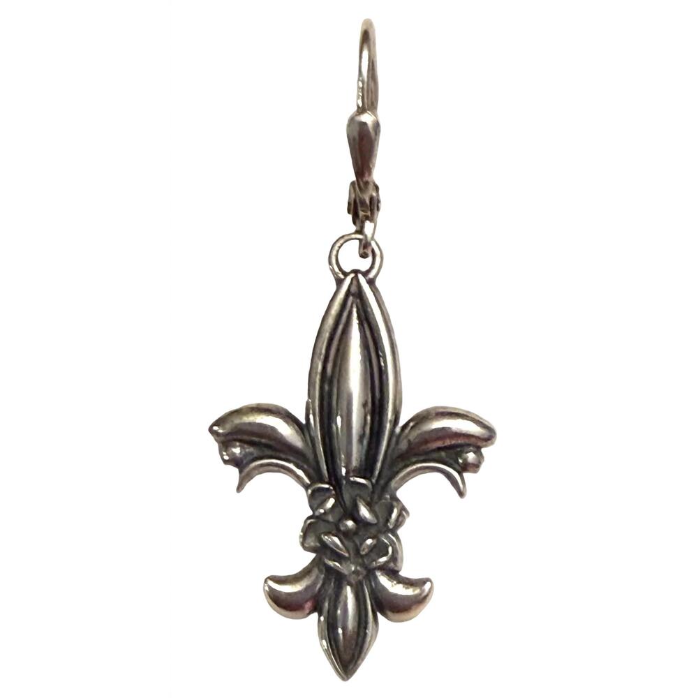 NEW MADISON women's magnolia fleur de lis earrings in silver